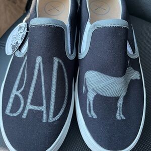 inkkas Black Slip-On Sneakers with Gray Accents and Graphic